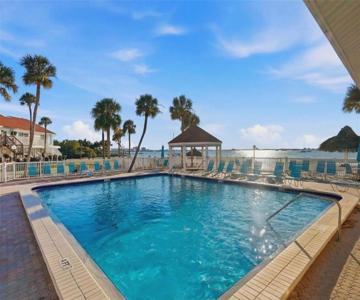 Waterfront Oasis Private Beach Access 2 Pools