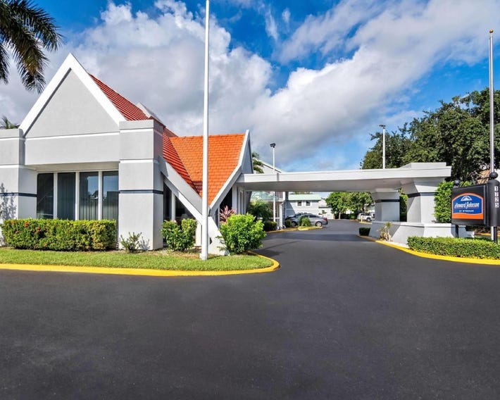 Howard Johnson by Wyndham Vero Beach / Downtown