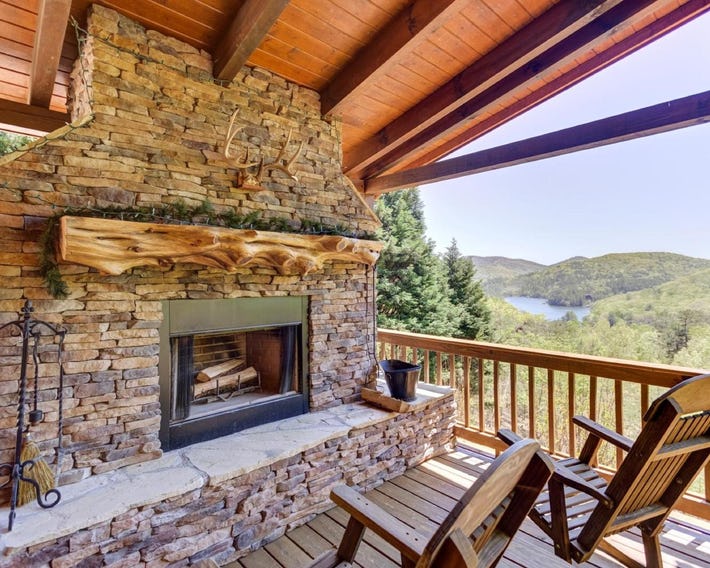 Light`s Mountain Lake Overlook