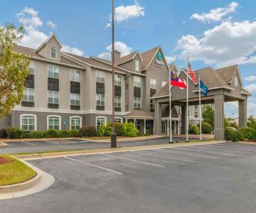 Clarion Pointe Columbus