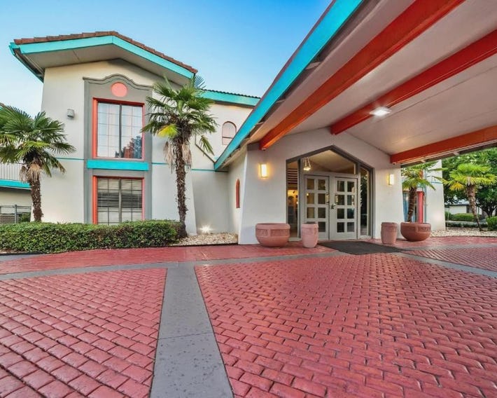 Howard Johnson by Wyndham Columbus Fort Benning