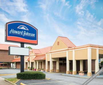 Howard Johnson Inn & Suites Columbus