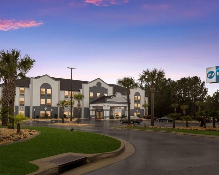 Best Western Bradbury Inn & Suites