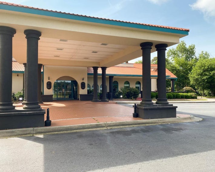 Studio 6 Savannah, GA- Gateway & I-95