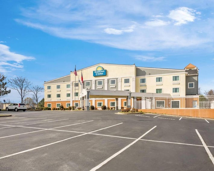 Days Inn & Suites by Wyndham Union City