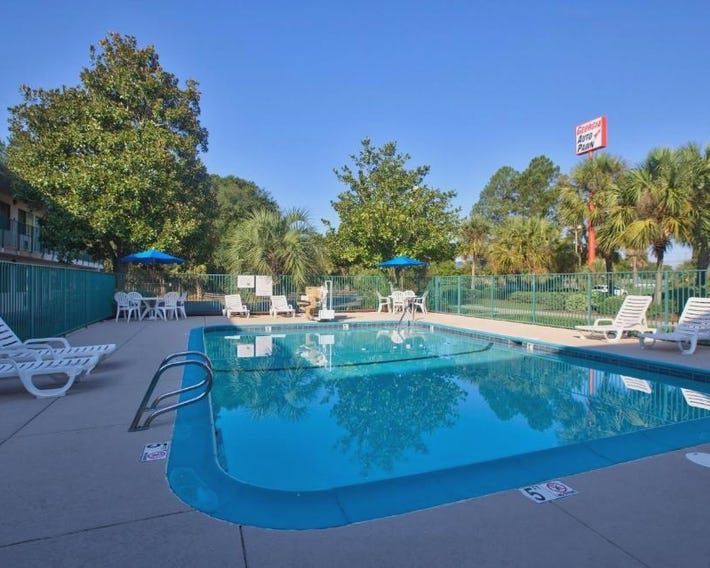 Motel 6-Valdosta, GA - University