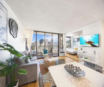 17FL Fully Renovated, 5 mins to Beach with Parking