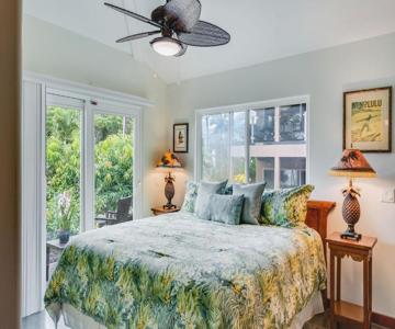 Kona Beach Bungalows