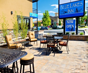 Blue Lakes Inn
