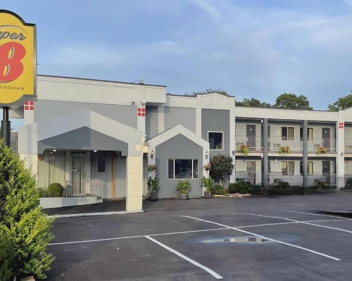 Super 8 by Wyndham Belleville St. Louis Area