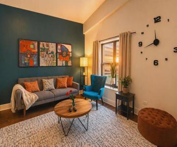 McCormick Place 420 Friendly 3BR in Downtown Chicago with Optional Parking Sleeps 8 Guests Near Sold