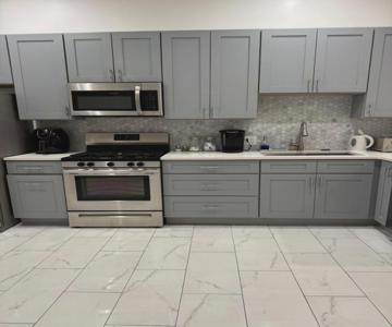 Adorable 2 bedroom with free street parking