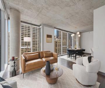 Linea Luxury Living with Indoor Pool and Rooftop Views in The Loop