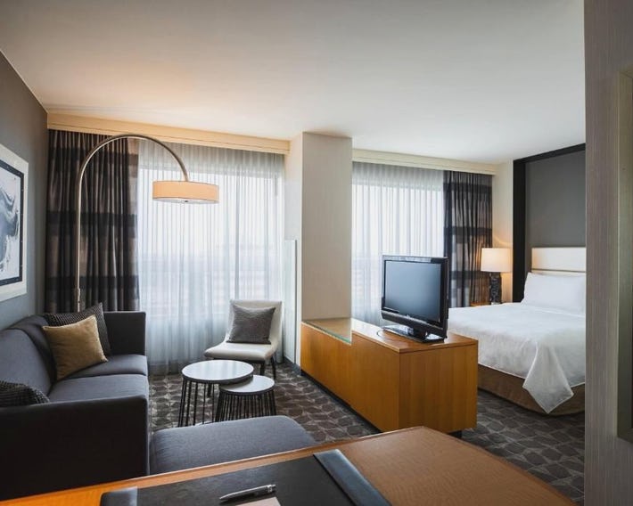 Renaissance Chicago O'Hare Suites Hotel