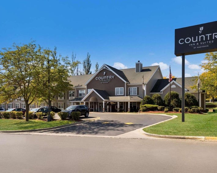 Country Inn & Suites by Radisson, Freeport, IL