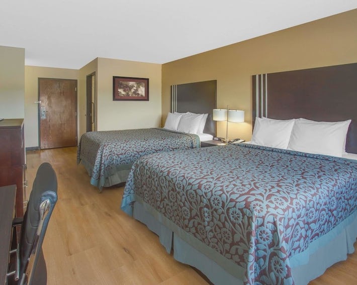 Days Inn by Wyndham Le Roy/Bloomington Southeast