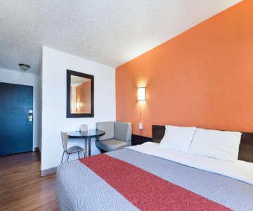 Motel 6 Lincoln
