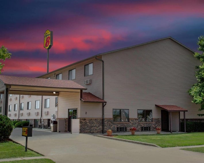 Super 8 by Wyndham Normal Bloomington