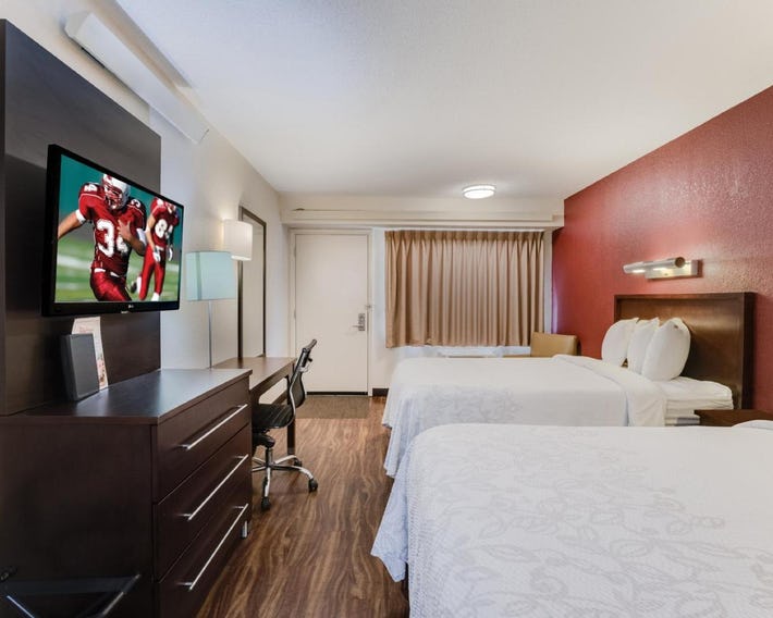 Super 8 by Wyndham Deerfield - Northbrook