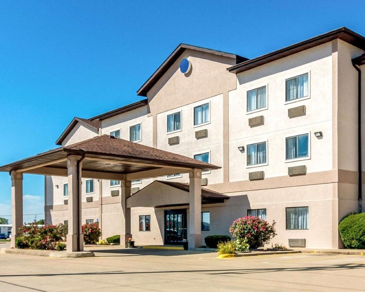 Quality Inn & Suites Salem near I-57