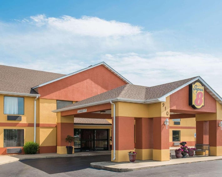 Super 8 by Wyndham Troy IL/St. Louis Area