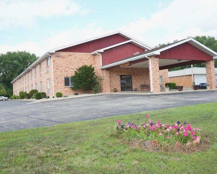 Watseka 24 Inn & Suites