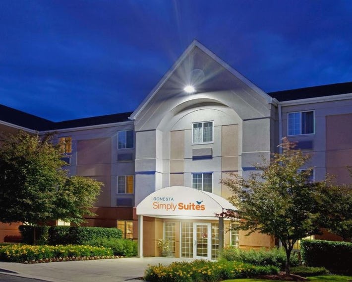 Sonesta Simply Suites Chicago Waukegan
