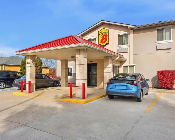 Super 8 by Wyndham Bloomington University Area