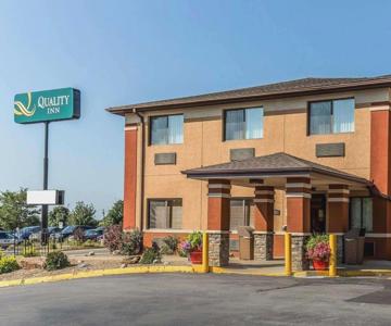 Quality Inn at Collins Road - Cedar Rapids