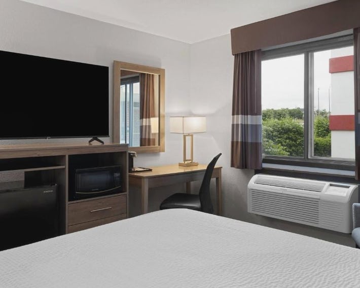 Ramada by Wyndham Cedar Rapids South