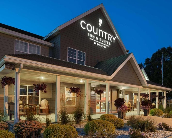 Country Inn & Suites by Radisson, Decorah, IA