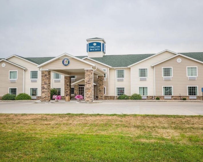 Cobblestone Inn & Suites-Winterset