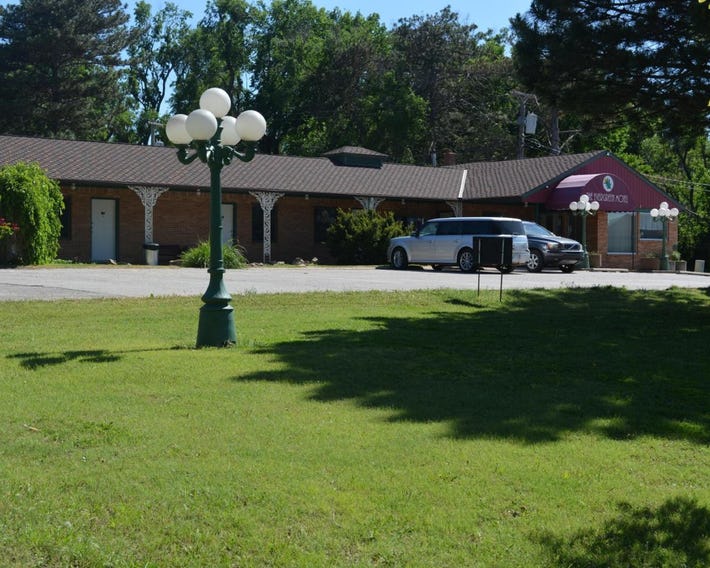 The Evergreen Motel in Kansas