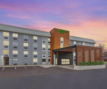 Wyndham Garden Louisville East