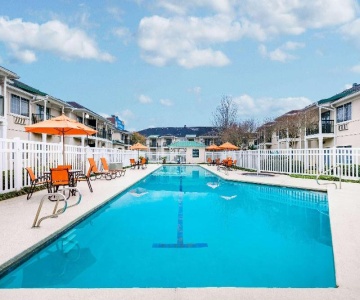 Richmond Inn & Suites, Trademark Collection by Wyndham