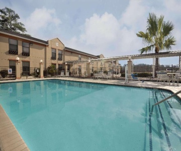 Hotel Kinder Express Near Coushatta Resort