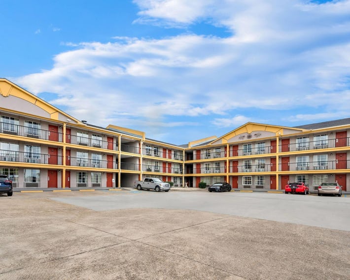 Super 8 by Wyndham Metairie