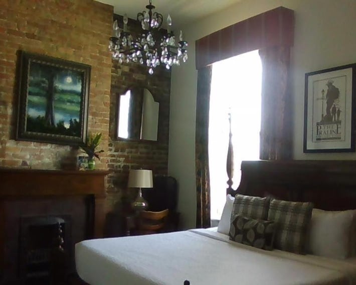 Lafitte Hotel & Bar