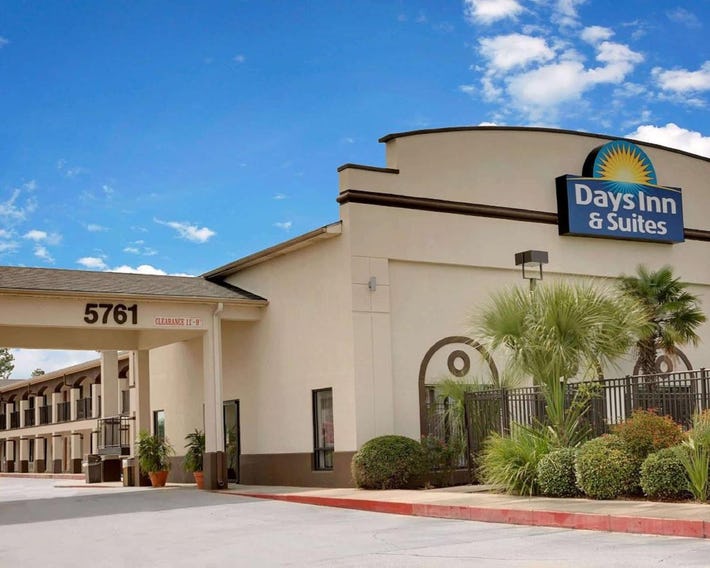 Days Inn & Suites by Wyndham Opelousas