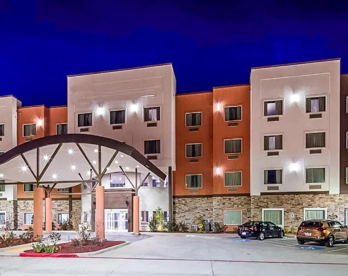 Del-Mar Airport Inn & Suites