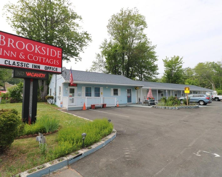 Brookside Inn & Cottages