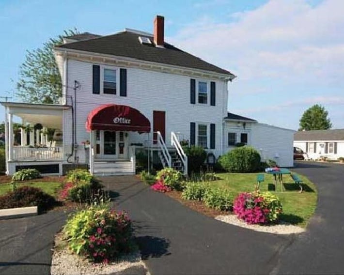 Carriage House Motel Cottages & Suites