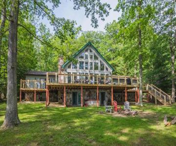 Over The Rainbow Four Bedroom Holiday Home