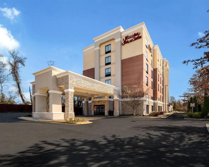 Hampton Inn & Suites Camp Springs