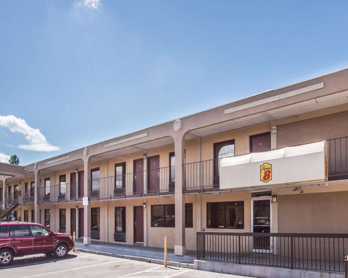 Super 8 by Wyndham Camp Springs/Andrews AFB DC Area