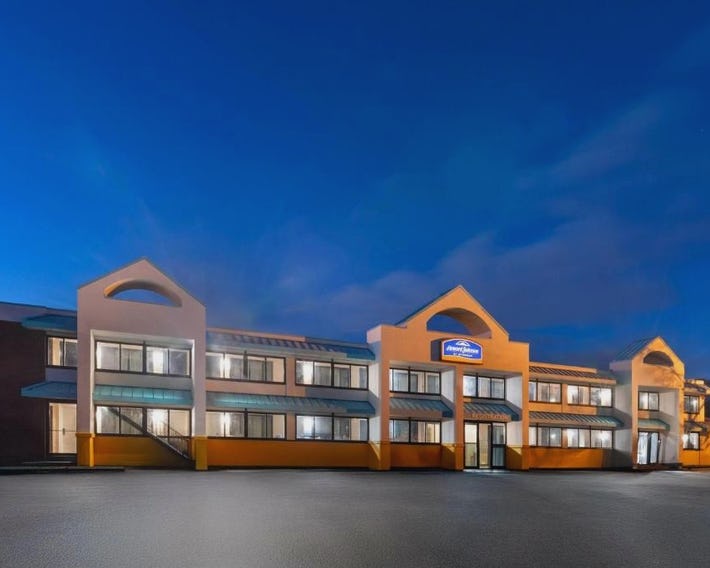 Howard Johnson by Wyndham Malden Boston Area