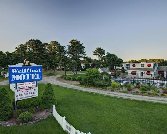 Wellfleet Lodge