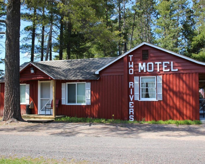 Two Rivers Motel and Cabins of Kenton, MI