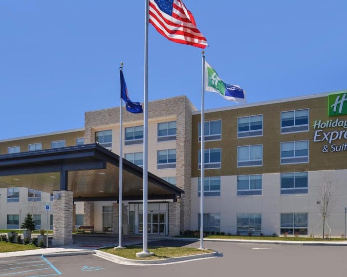 Holiday Inn Express & Suites - Brighton South - US 23 by IHG