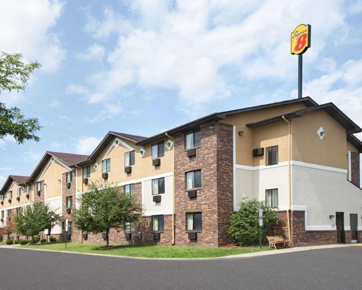 Super 8 by Wyndham Canton/Livonia Area
